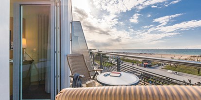 Luxusurlaub - Saunalandschaft: Infrarotkabine - Ostseeküste - Balkon Doppelzimmer mit Meerblick - Strand-Hotel Hübner
