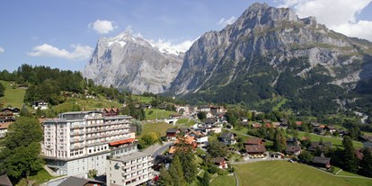 Luxusurlaub - Klassifizierung: 4 Sterne S - Melchsee-Frutt - Hotel Belvedere Grindelwald im Sommer
Links das Wetterhorn, rechts der Mettenberg - Belvedere Swiss Quality Hotel Grindelwald