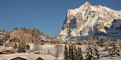 Luxusurlaub - WLAN - Ennetbürgen - Hotel Belvedere Grindelwald im Winter mit dem Wetterhorn - Belvedere Swiss Quality Hotel Grindelwald