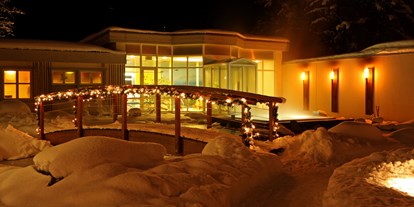 Luxusurlaub - Pools: Innenpool - Hotel-Garten mit Sole-Whirlpool im Winter - Belvedere Swiss Quality Hotel Grindelwald
