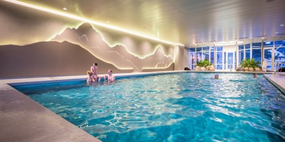 Luxusurlaub - Pools: Innenpool - Wellness im Hotel Belvedere Grindelwald: Schwimmbad, 6x14m - Belvedere Swiss Quality Hotel Grindelwald