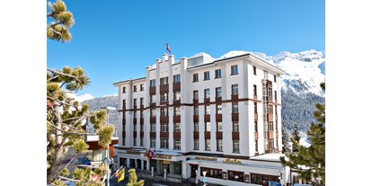 Luxusurlaub - Bettgrößen: Queen Size Bett - Valbella - Der Hotelklassiker in St. Moritz

Für alle, die das Aussergewöhnliche suchen und das Echte lieben.
Hier macht man Ihnen den Hof seit über 120 Jahren. - Hotel Schweizerhof