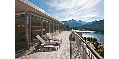 Luxusurlaub - Bar: Hotelbar - Graubünden - Sonnenterrasse - Hotel Schweizerhof