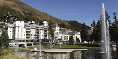 Luxusurlaub - WLAN - Arosa - Außenansicht im Sommer - Precise Tale Seehof Davos