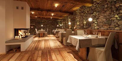 Luxusurlaub - Bar: Hotelbar - Arosa - Gourmetrestaurant VIVANDA ausgezeichnet mit 17 Gault&Millau Punkten und 1 Michelin Stern - In Lain Hotel Cadonau