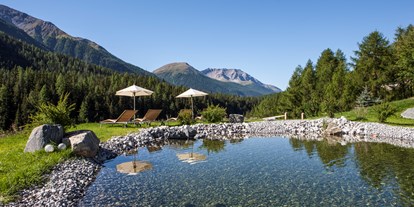 Luxusurlaub - Wellnessbereich - St. Moritz - Bio-Schwimmteich im Hotelgarten - In Lain Hotel Cadonau