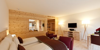Luxusurlaub - Verpflegung: Frühstück - Graubünden - Terrassen Junior-Suite - In Lain Hotel Cadonau