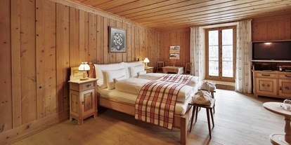 Luxusurlaub - Saunalandschaft: Außensauna - Brail - Engadiner Junior-Suite - In Lain Hotel Cadonau