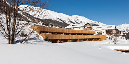 Luxusurlaub - Parkplatz: kostenlos beim Hotel - Graubünden - IN LAIN Hotel Cadonau im Winter - In Lain Hotel Cadonau