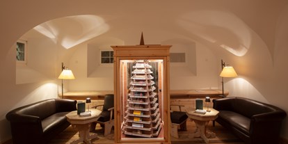 Luxusurlaub - Restaurant: mehrere Restaurants - Davos Dorf - Fümuar mit exklusiver Davidoff-Auswahl - Parkhotel Margna
