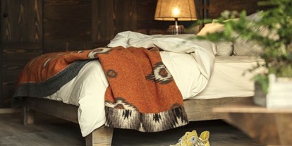 Luxusurlaub - Saunalandschaft: finnische Sauna - Bett - Valsana Hotel Arosa