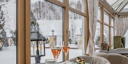 Luxusurlaub - Bar: Hotelbar - St. Anton am Arlberg - La Serena Frühstück - Relais & Châteaux Chasa Montana