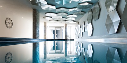 Luxusurlaub - Pools: Infinity Pool - Neuenburgersee - Grand Hotel Les Endroits