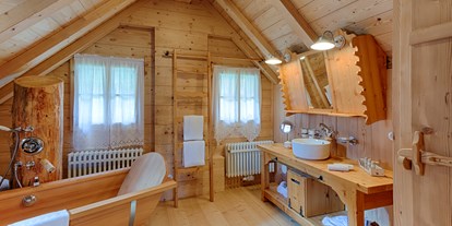 Luxusurlaub - Sauna - Patergassen - Almhütten Charlet Badezimmer - Almdorf Seinerzeit 