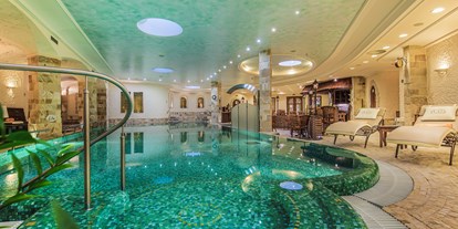 Luxusurlaub - Saunalandschaft: geschlechtergetrennte Sauna - Karlovy Vary - Pool Bereich - Carlsbad Plaza Medical Spa & Wellness Hotel