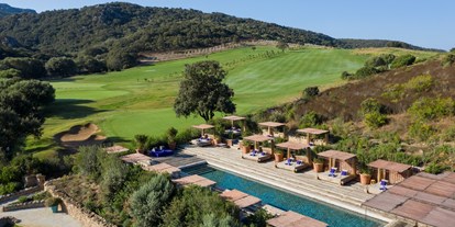 Luxusurlaub - Bar: Poolbar - Korsika  - Hotel de la Ferme Murtoli, pool & golf - Hotel de la Ferme - Murtoli