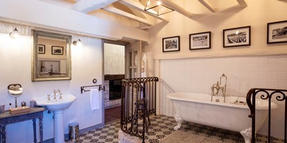 Luxusurlaub - Umgebungsschwerpunkt: Strand - Korsika  - Hotel de la Ferme Murtoli, Catarella suite bathroom - Hotel de la Ferme - Murtoli