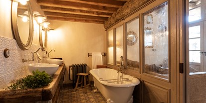 Luxusurlaub - Pools: Außenpool beheizt - Korsika  - Hotel de la Ferme Murtoli, Toia suite bathroom - Hotel de la Ferme - Murtoli