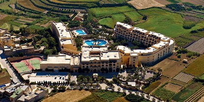 Luxusurlaub - Bar: Poolbar - Malta - Aerial View - Kempinski Hotel San Lawrenz 