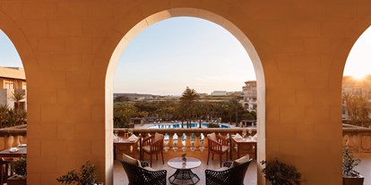 Luxusurlaub - Bar: Poolbar - Malta - Il-Baldakkin Lounge - Kempinski Hotel San Lawrenz 