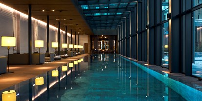Luxusurlaub - Hotel-Schwerpunkt: Luxus & Kulinarik - Ennetbürgen - The Spa & Health Club - Indoor Pool - The Chedi Andermatt