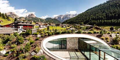 Luxusurlaub - Saunalandschaft: Außensauna - Völs am Schlern - Hotel Alpenroyal