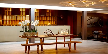 Luxusurlaub - Hotel-Schwerpunkt: Luxus & Natur - Region Stuttgart - Lobby, Empfang, Rezeption  - Waldhotel Stuttgart