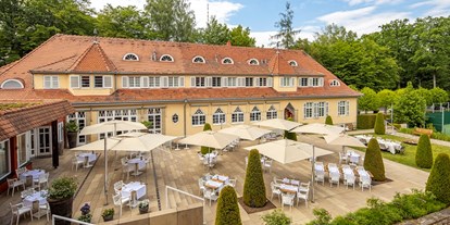 Luxusurlaub - Saunalandschaft: Dampfbad - Region Stuttgart - Sonnenterrasse - Waldhotel Stuttgart