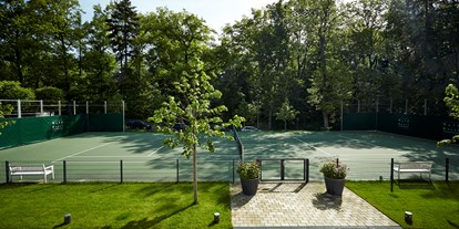 Luxusurlaub - Saunalandschaft: Biosauna - Baden-Württemberg - Tennisplatz. - Waldhotel Stuttgart