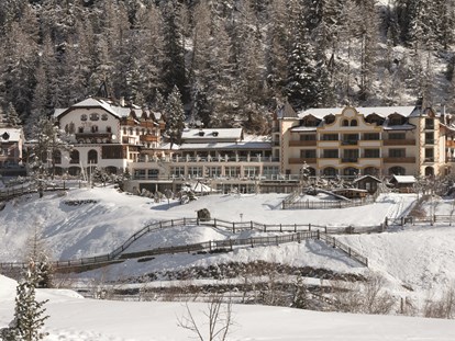 Luxusurlaub - Saunalandschaft: Dampfbad - Südtirol - Hotelansicht im Winter - Hotel Post Sulden