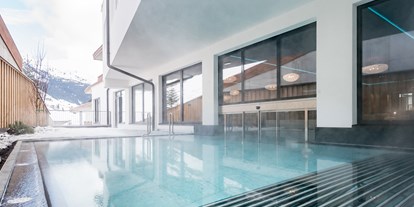 Luxusurlaub - Pools: Außenpool beheizt - Tux - Aktiv- & Wellnesshotel Bergfried