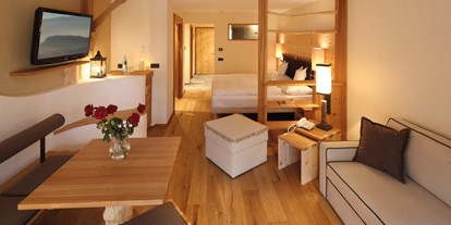 Luxusurlaub - Saunalandschaft: Außensauna - Völs am Schlern - Saslong - Tirler - Dolomites Living Hotel