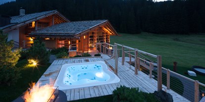 Luxusurlaub - Saunalandschaft: Biosauna - St. Martin (Trentino-Südtirol) - Panoramsauna - Jacuzzi - Tirler - Dolomites Living Hotel