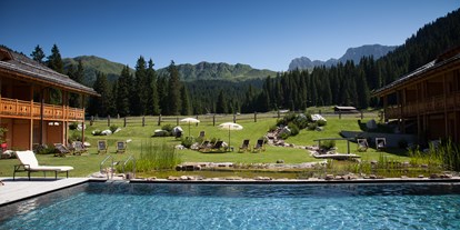 Luxusurlaub - Dorf Tirol - Pool - Tirler - Dolomites Living Hotel