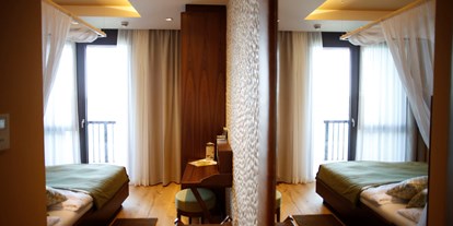 Luxusurlaub - Bar: Hotelbar - Neusiedler See - Panorama Doppelzimmer - St. Martins Therme & Lodge