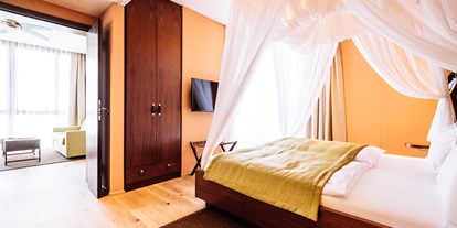 Luxusurlaub - Saunalandschaft: Außensauna - Burgenland - Panorama Suite - St. Martins Therme & Lodge