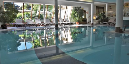 Luxusurlaub - Saunalandschaft: Dampfbad - Tirol - Wellnessbereich mit Hallenbad - Gardenhotel Crystal