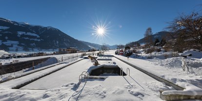 Luxusurlaub - WLAN - Tegernsee - Natur-Schwimmteich im Winter - Gardenhotel Crystal