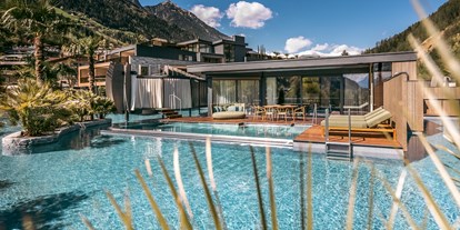 Luxusurlaub - Pools: Außenpool beheizt - Dorf Tirol bei Meran - Quellenhof See Lodge - Adults only