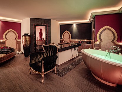 Luxusurlaub - Saunalandschaft: finnische Sauna - Meransen - Private SPA "Orient" für romantische Stunden  - Alpin Garden Luxury Maison & Spa