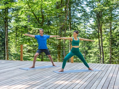 Luxusurlaub - Umgebungsschwerpunkt: See - Bayerischer Wald - Yogaplattform im WaldSpa - Wellness & Naturresort Reischlhof - Wellness & Naturresort Reischlhof **** Superior 