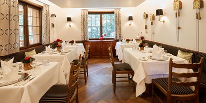 Luxusurlaub - Bar: Hotelbar - Donaueschingen - Uhrenstube - Erfurths Bergfried Ferien & Wellnesshotel