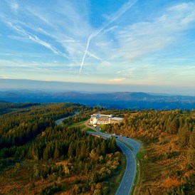 Luxushotel: Luftaufnahme Hotel - Wellness- & Nationalpark Hotel Schliffkopf