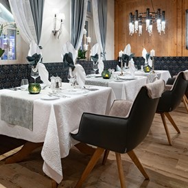 Luxushotel: Stilvoll eingerichtete Restaurant-Stuben - 5-Sterne Wellness- & Sporthotel Jagdhof