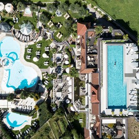 Luxushotel: Outdoor Pools & mediterraner Park - Preidlhof***** Luxury DolceVita Resort