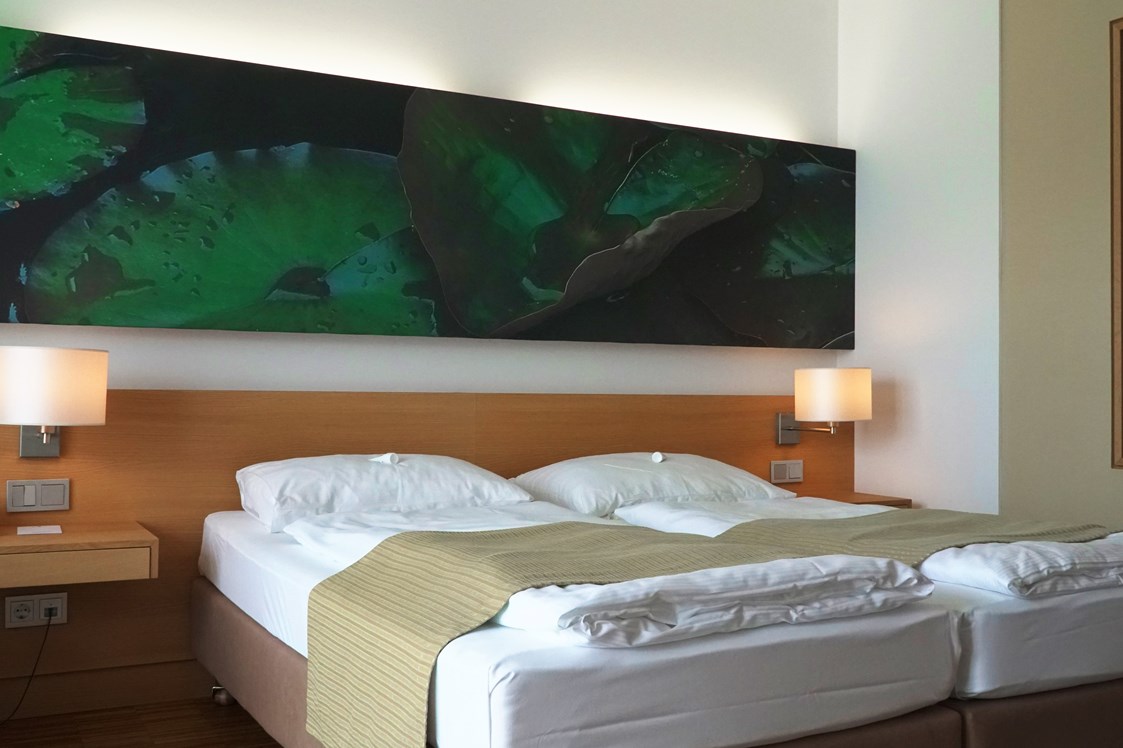 Luxushotel: Zimmer ausgestattet nach dem Element "Wasser" - Gesundheitsresort Lebensquell Bad Zell