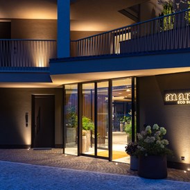 Luxushotel: Nachtansicht - Eco Suites Amaril