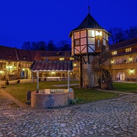 Luxushotel: Innenhof bei Nacht - Wasserschloss Westerburg