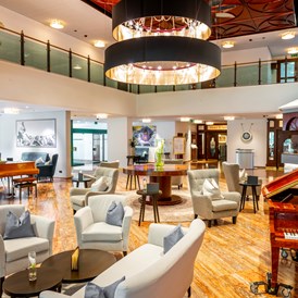 Luxushotel: Lobby " Wohnhalle" - CESTA GRAND  Aktivhotel & Spa