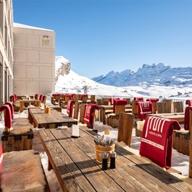 Luxushotel: Aussenterrasse Titschli, Winter - Frutt Mountain Resort